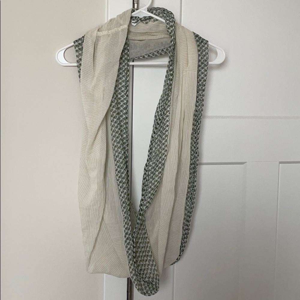 American Eagle Infinity scarf